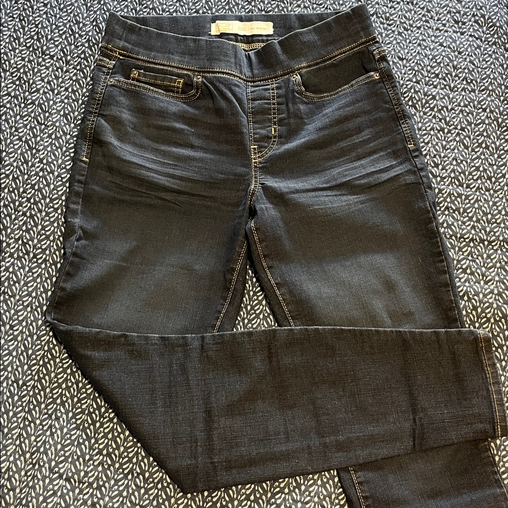 Signature by LEVI STRAUSS GOLD Totally Shaping Pull-On Skinny - Picture 2 of 8